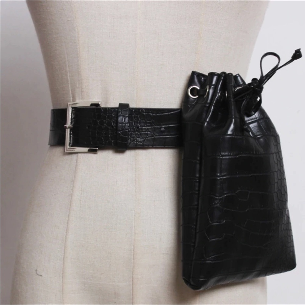 Black texture leather Fanny bag🖤🖤🖤